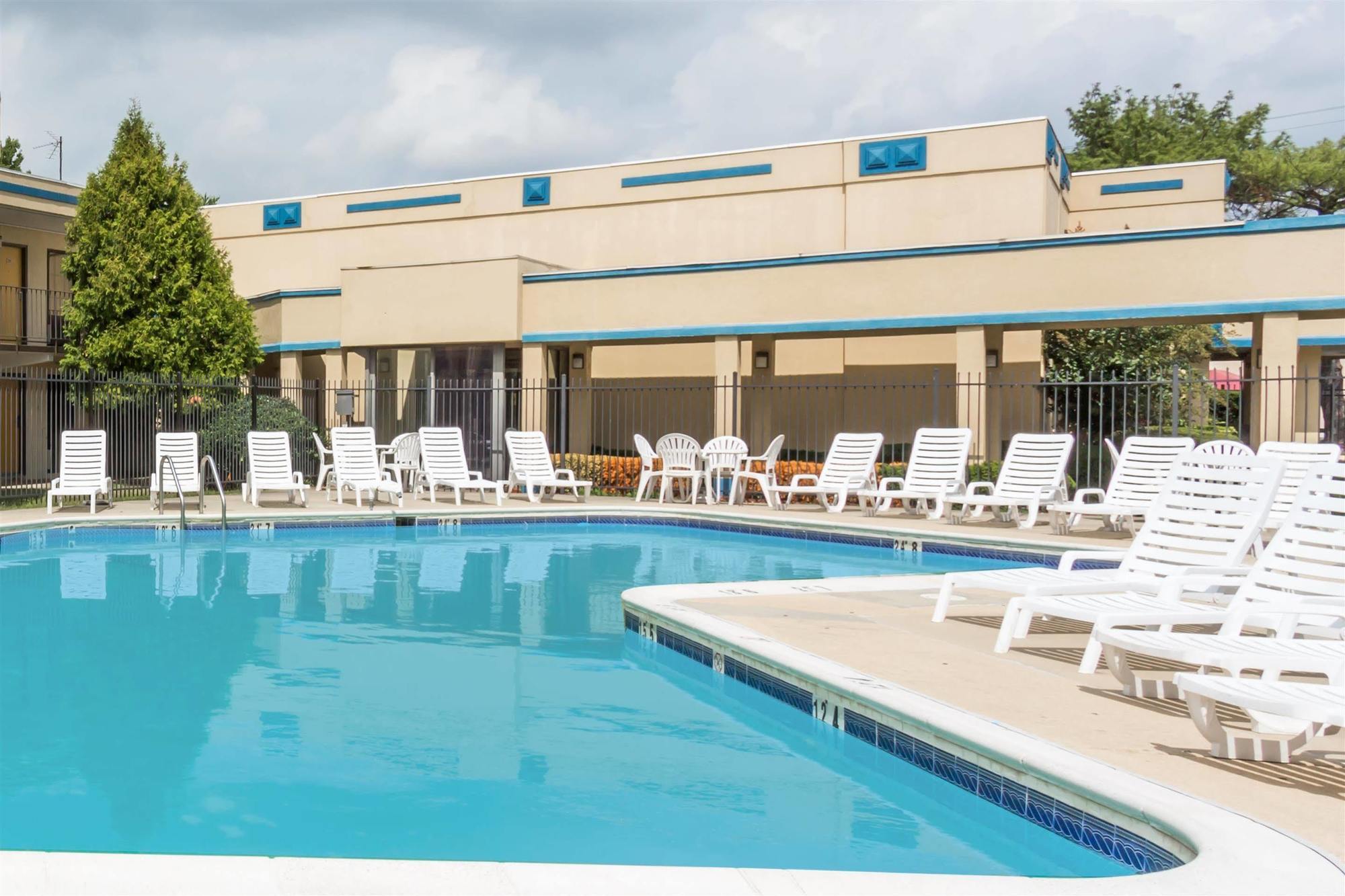 Days Inn by Wyndham Camp Springs Andrews AFB Exterior foto